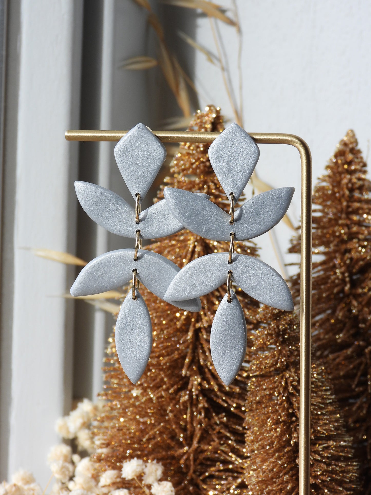Chiara blad oorbellen - zilver metallic