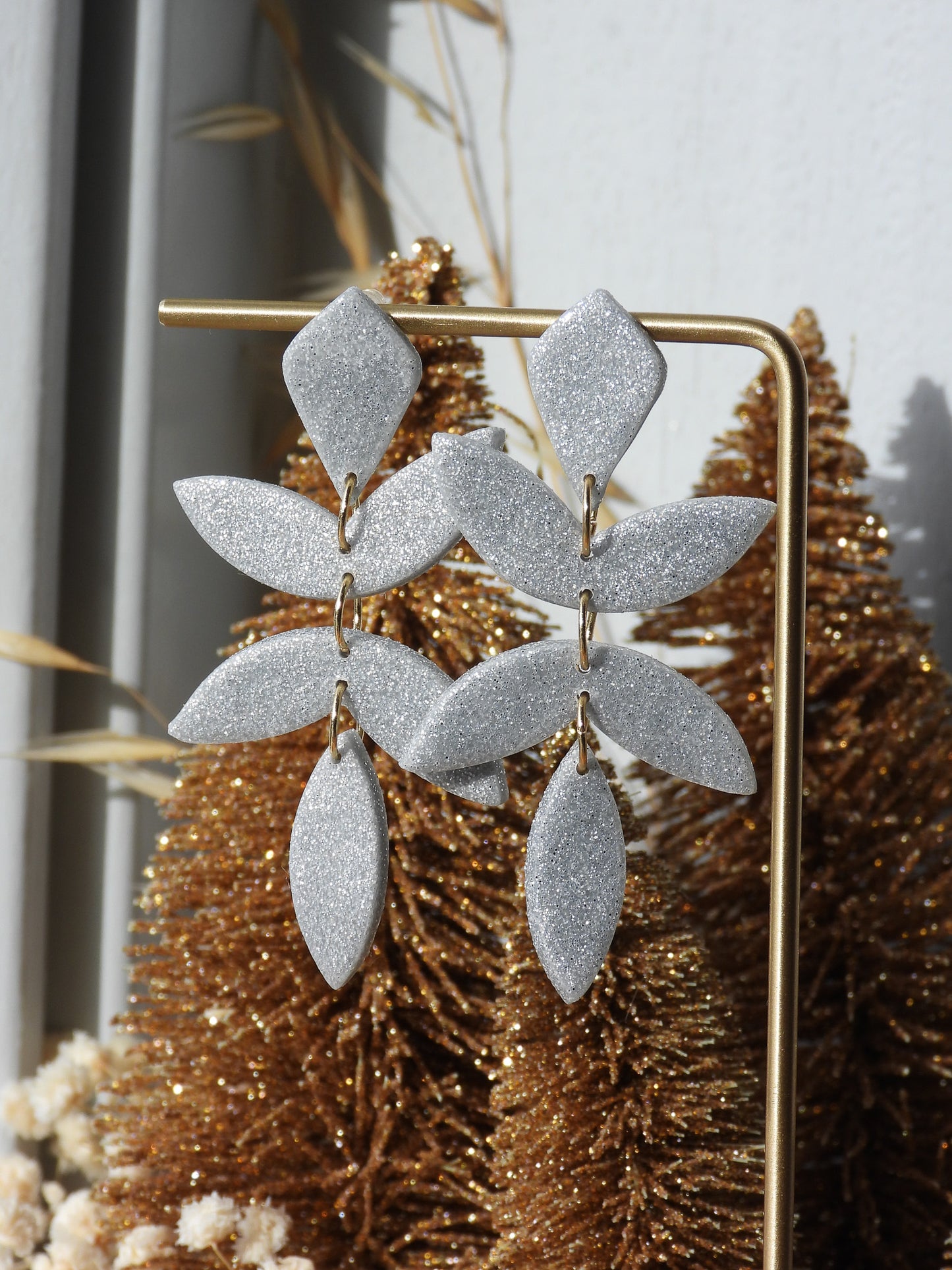 Chiara blad oorbellen - zilver glitter