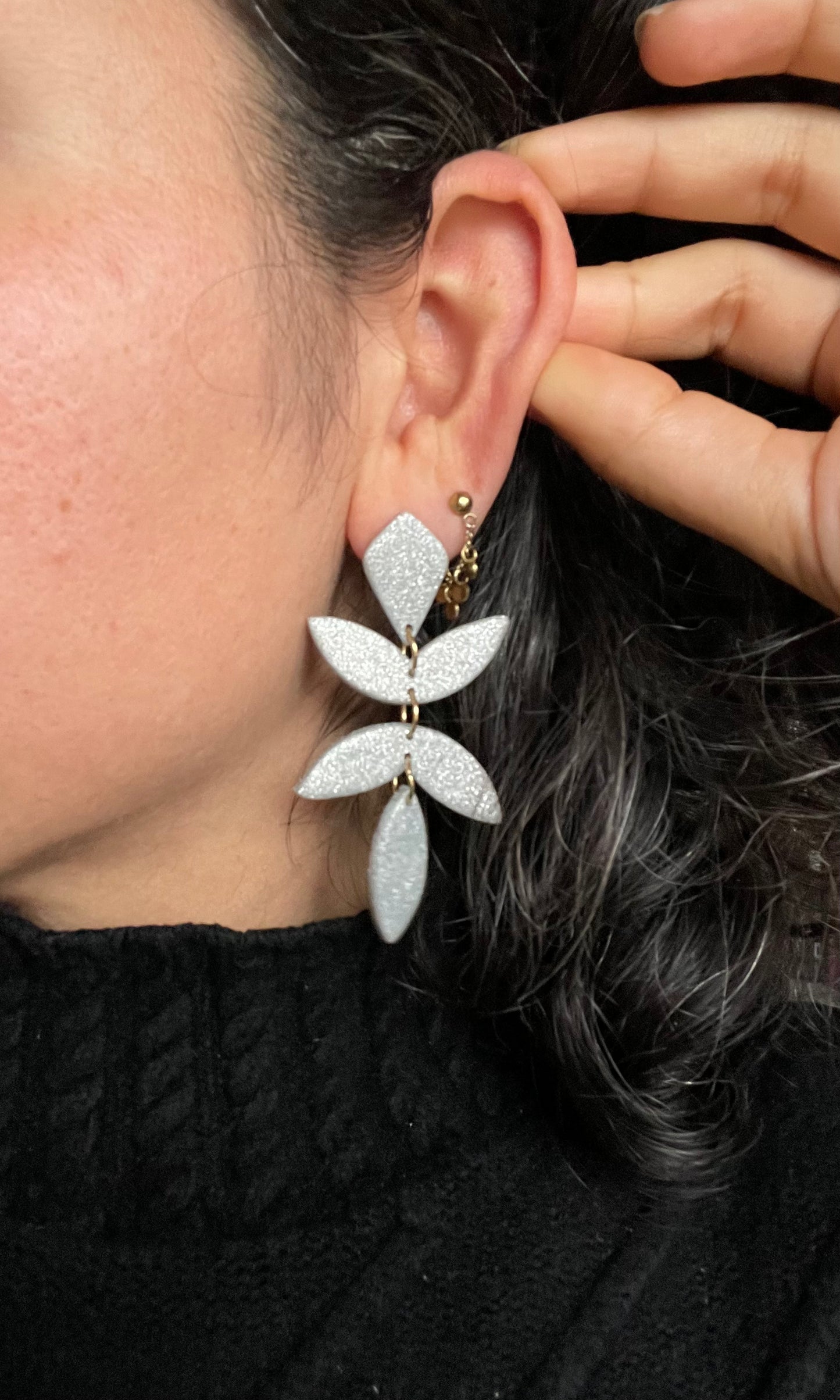 Chiara blad oorbellen - zilver glitter