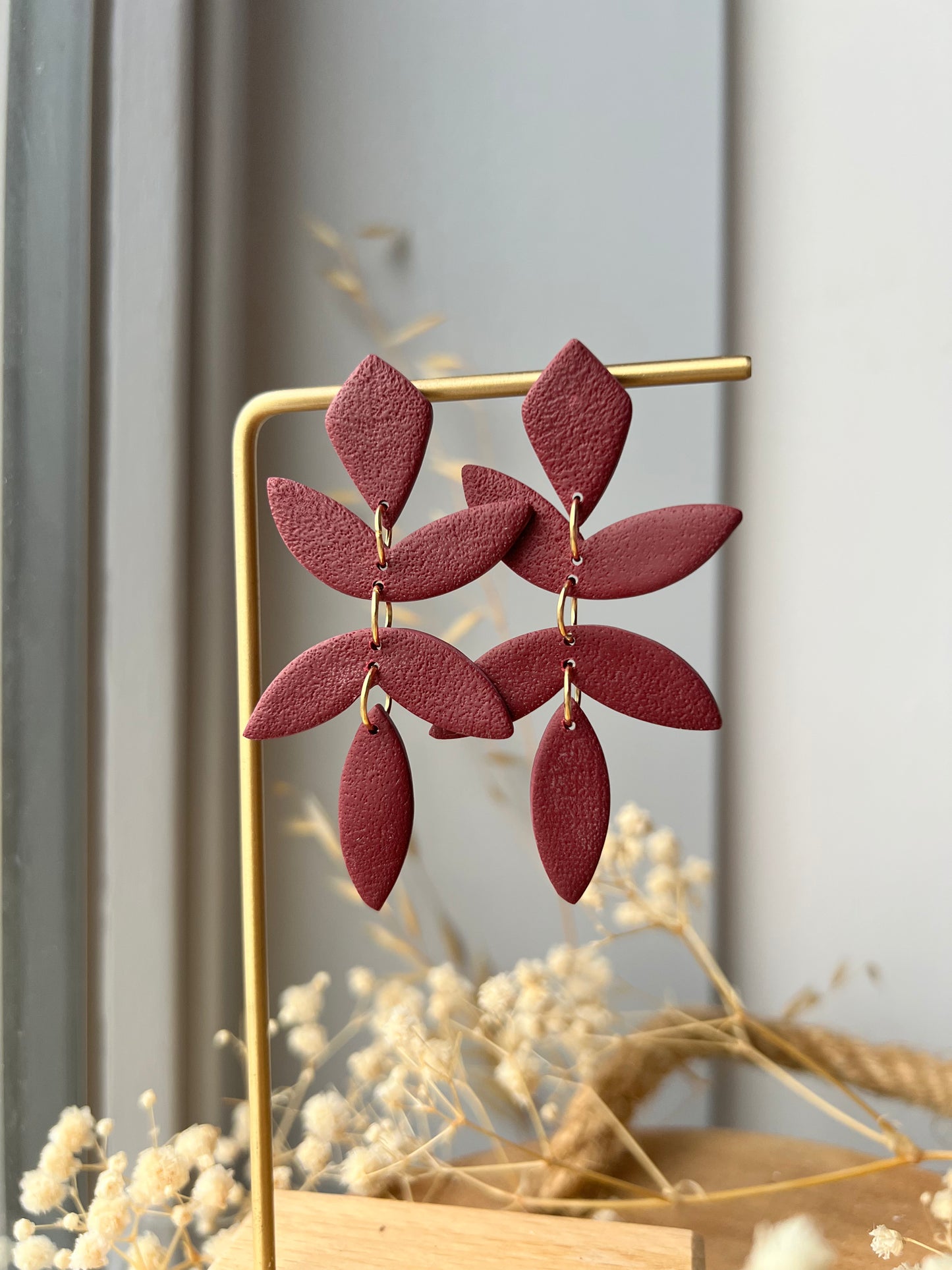 Chiara leaf earrings - bordeaux