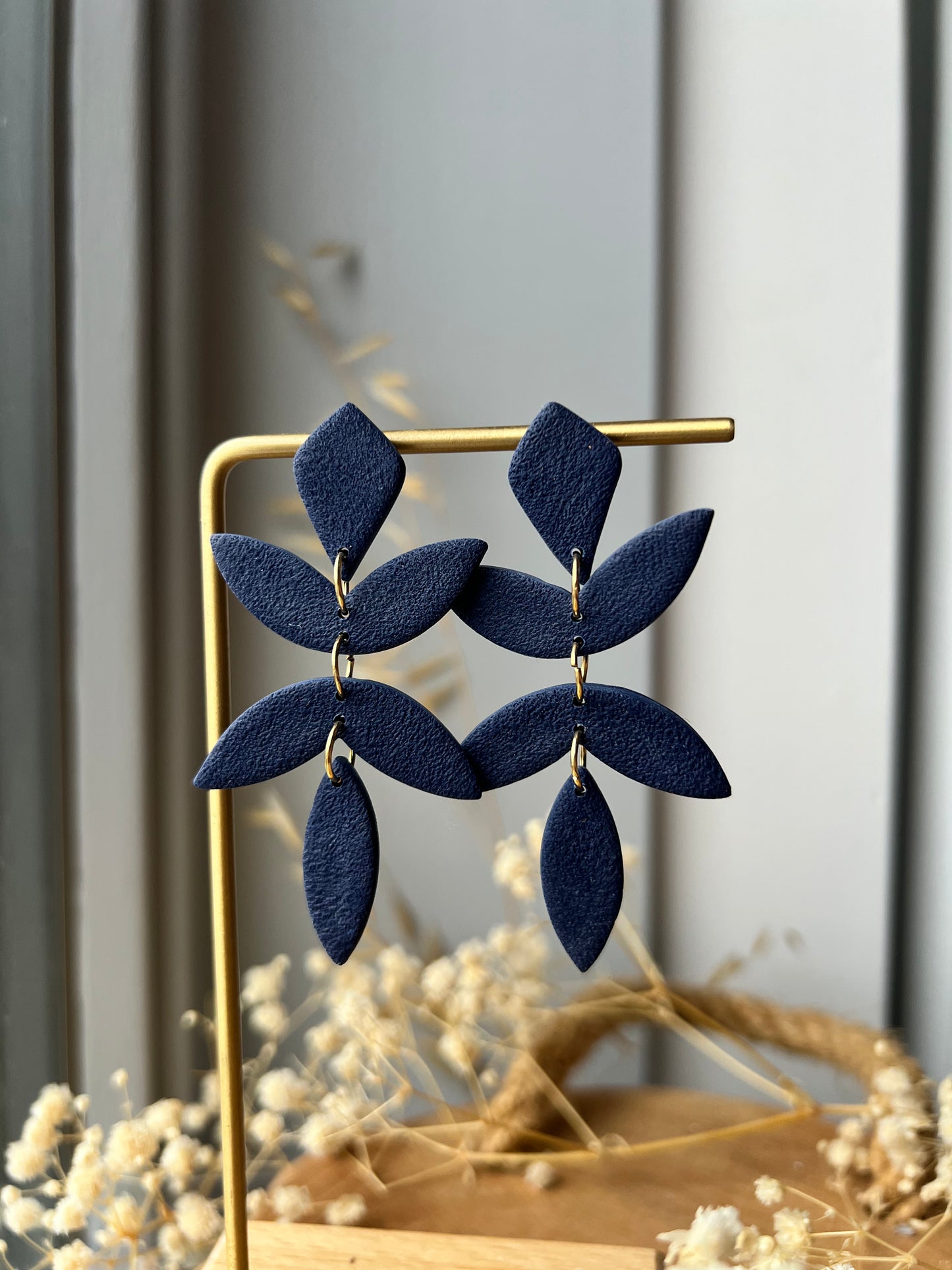 Chiara leaf earrings - dark blue