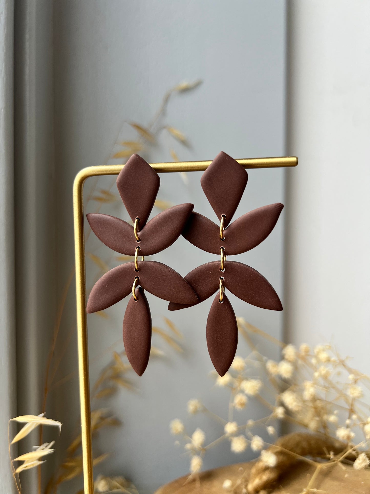 Chiara blad oorbellen - chocolade bruin