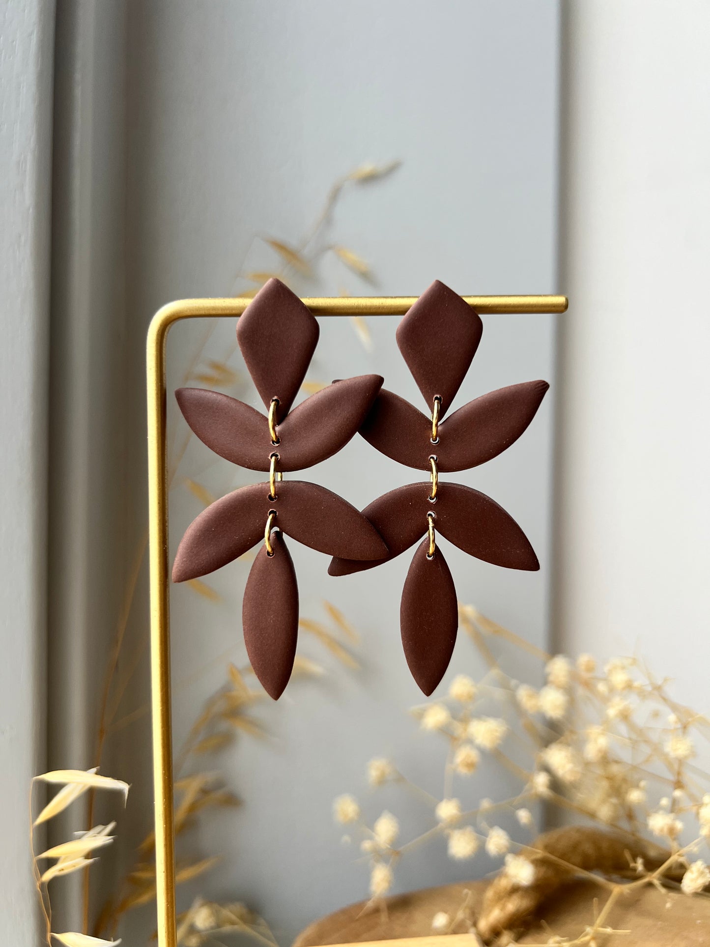Chiara blad oorbellen - chocolade bruin