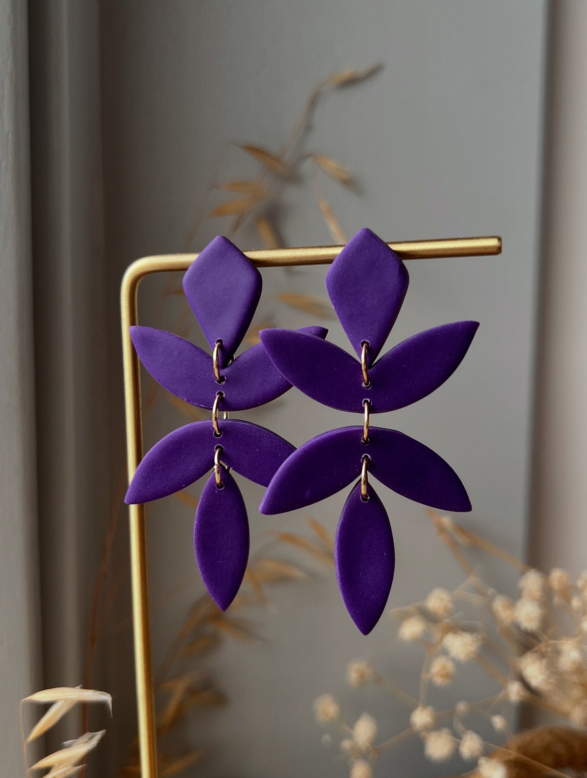 Chiara leaf earrings - plum