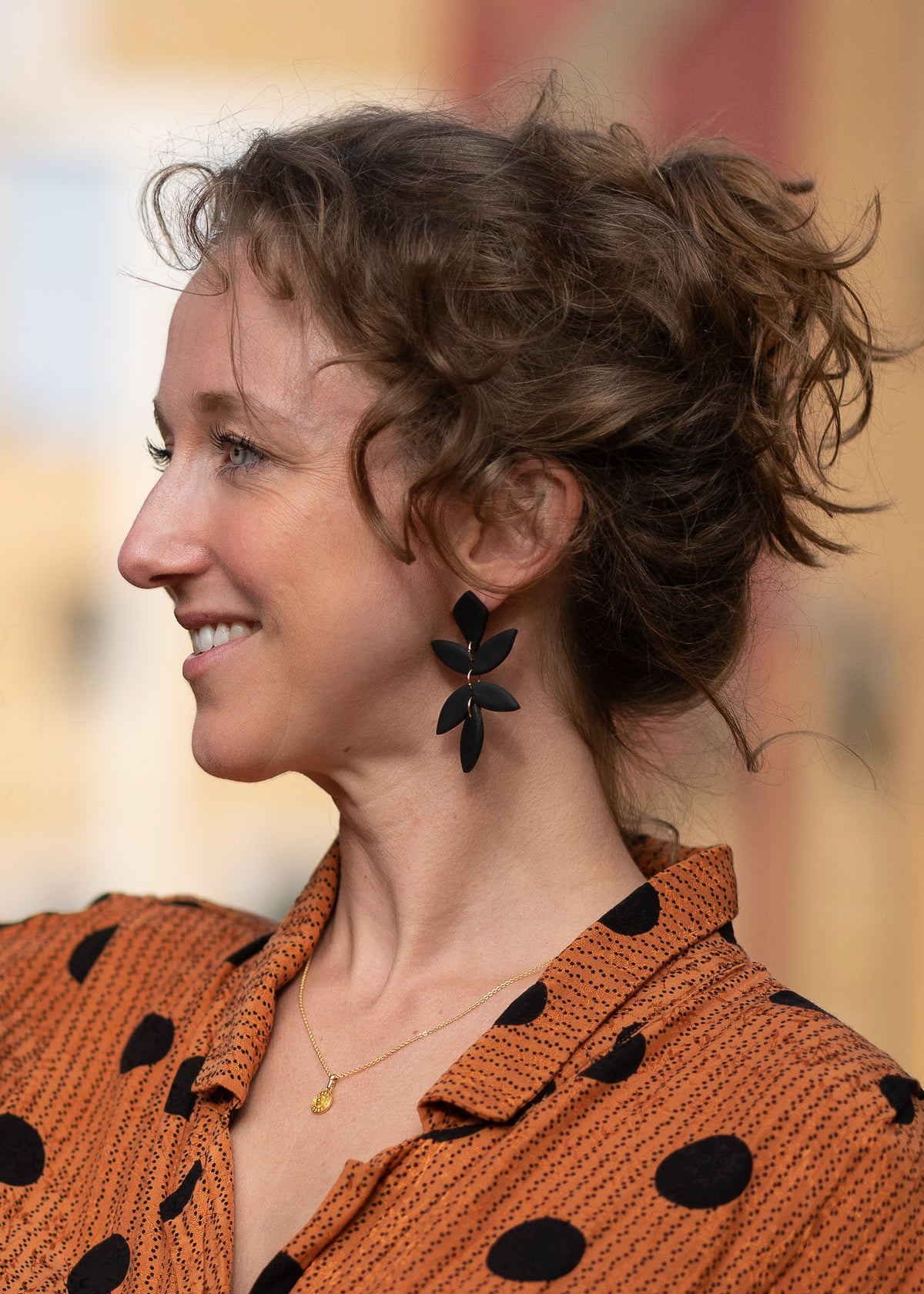 Chiara blad oorbellen - zwart