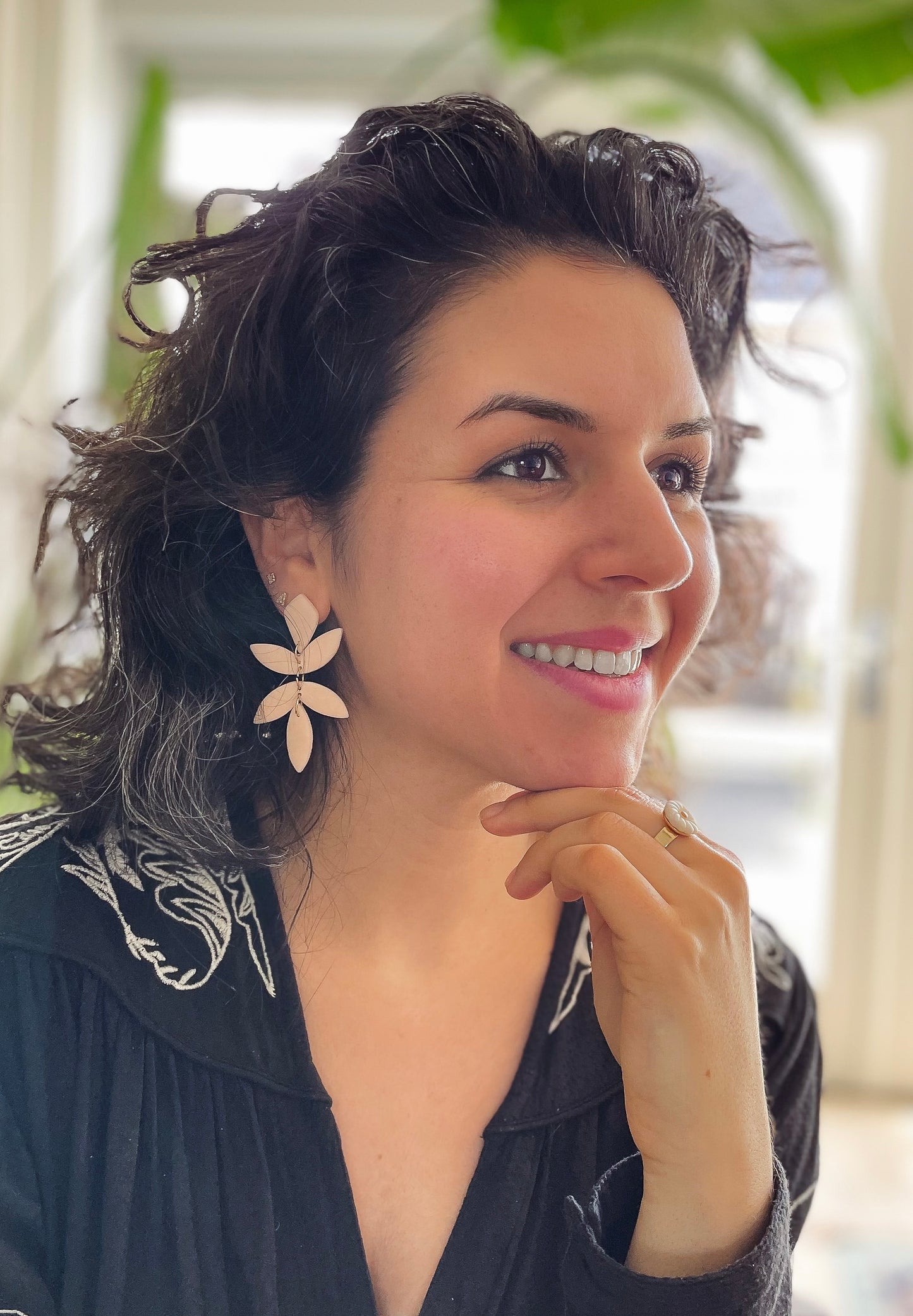 Chiara blad oorbellen - lichtroze