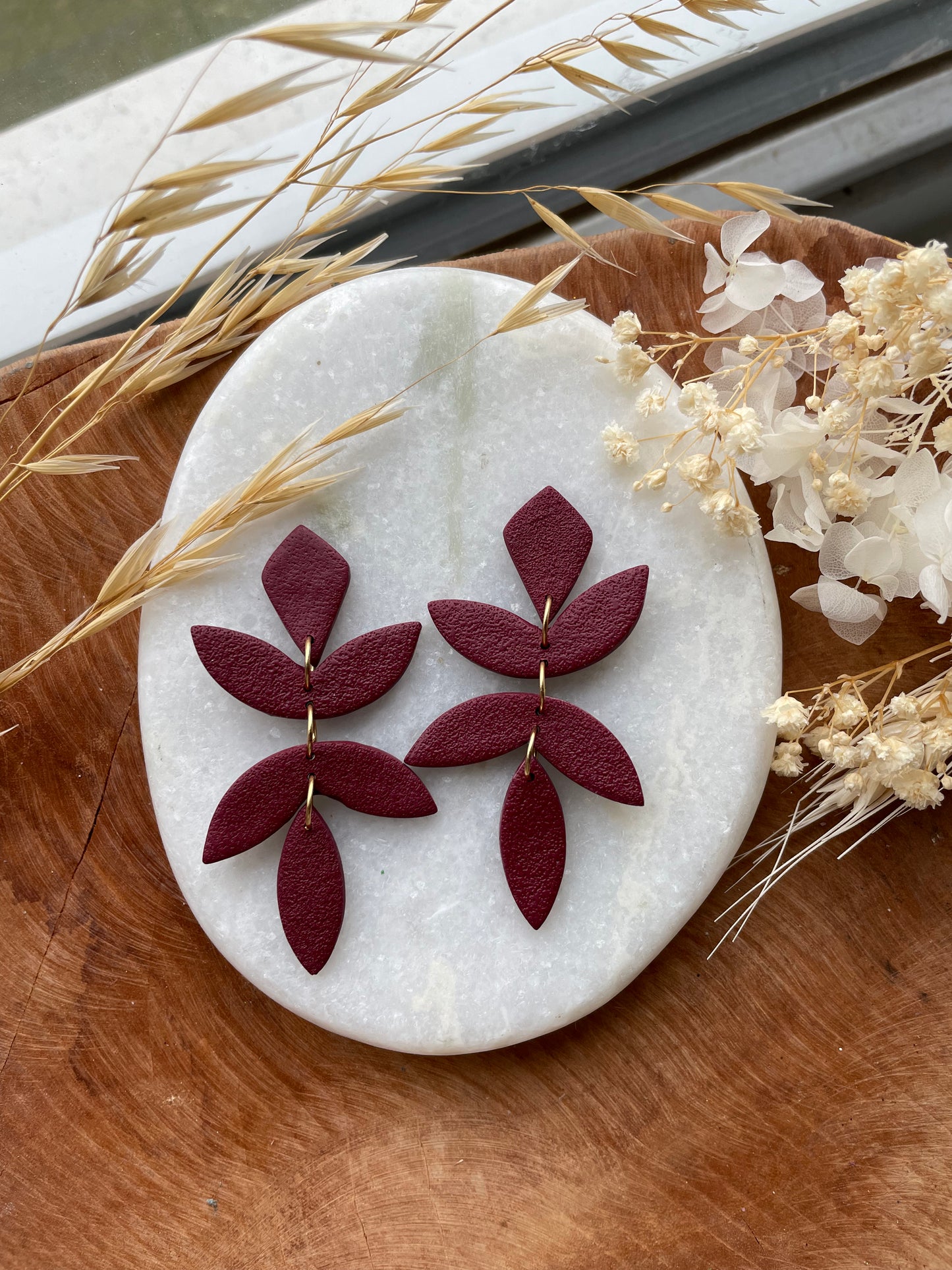 Chiara blad oorbellen - bordeaux