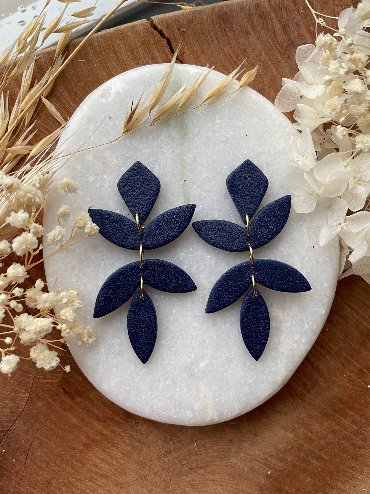 Chiara leaf earrings - dark blue