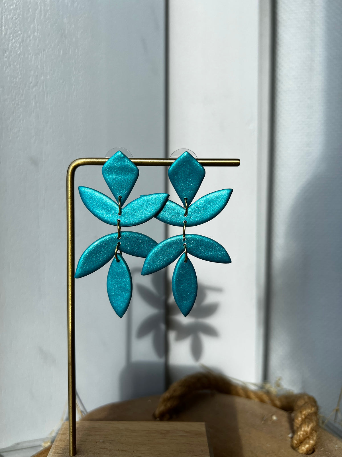 Chiara blad oorbellen - Metallic Turquoise