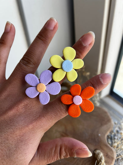 Kleurrijke bloemen ring