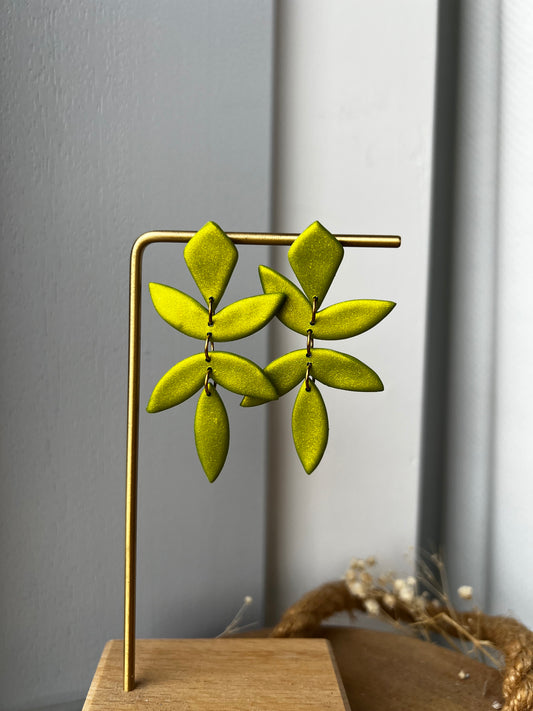 Chiara blad oorbellen - metallic groen