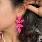 Chiara blad oorbellen - neon roze