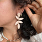 Chiara blad oorbellen - lichtroze